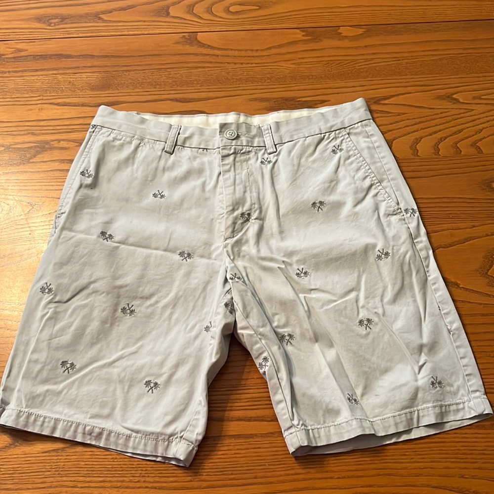 Old Navy grey shorts